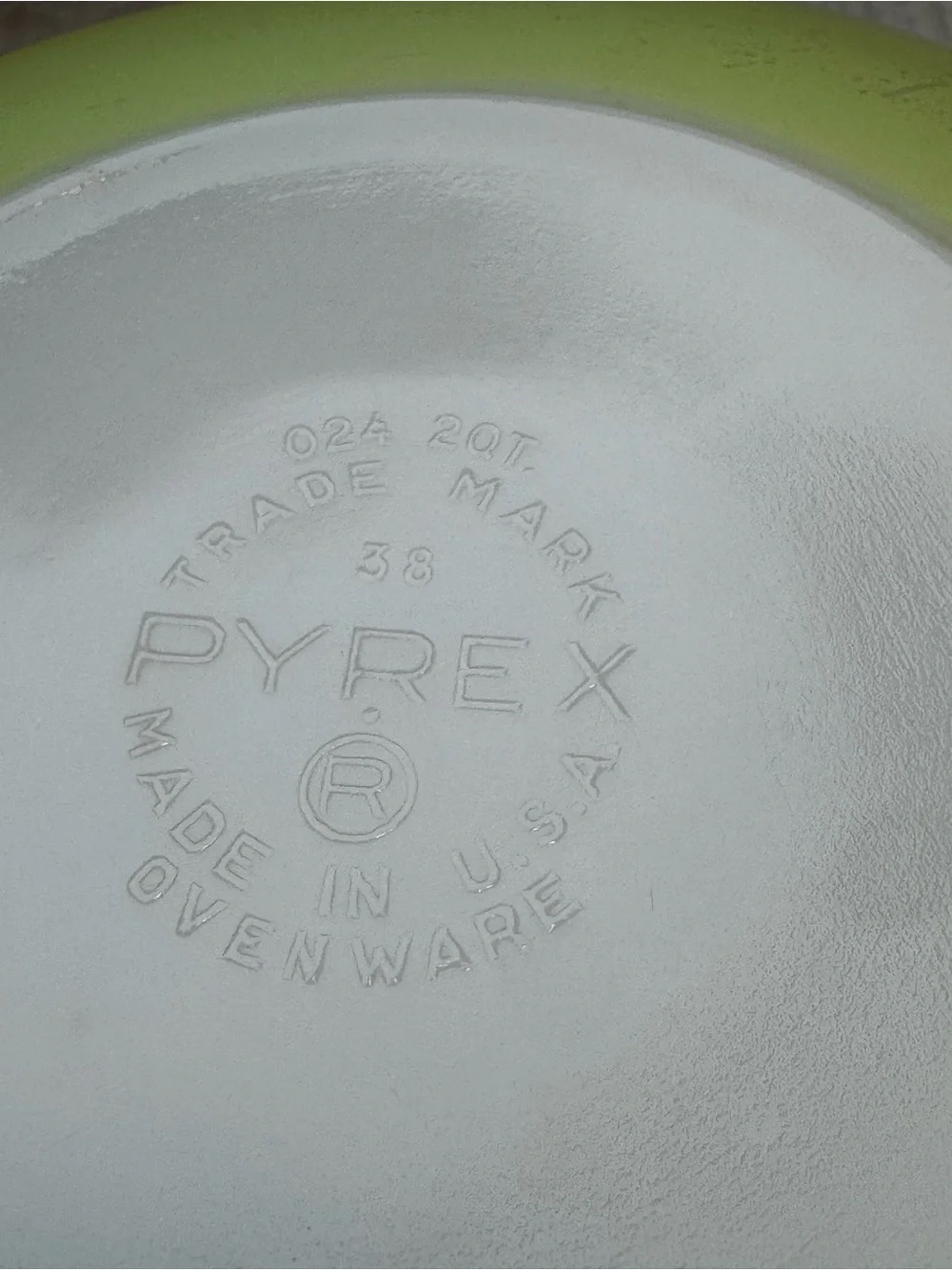 Vintage Pyrex 024 2 Qt Lime Green Round Casserole Baking Dish USA